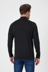 Ανδρική ισοθερμική μπλούζα Bora από 100% μαλλί Merino σε μαύρο χρώμα.