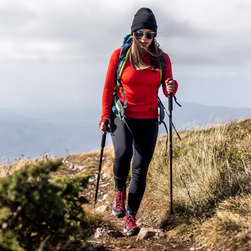 Hiking Greece σε ορεινή διαδρομή πεζοπορίας